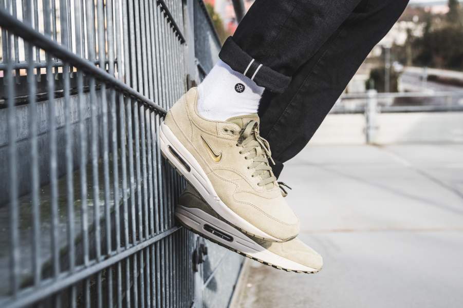 air max 1 premium neutral olive