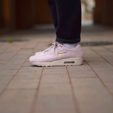 Air Max 1 Jewel Dusty Peach et Black Metallic Silver