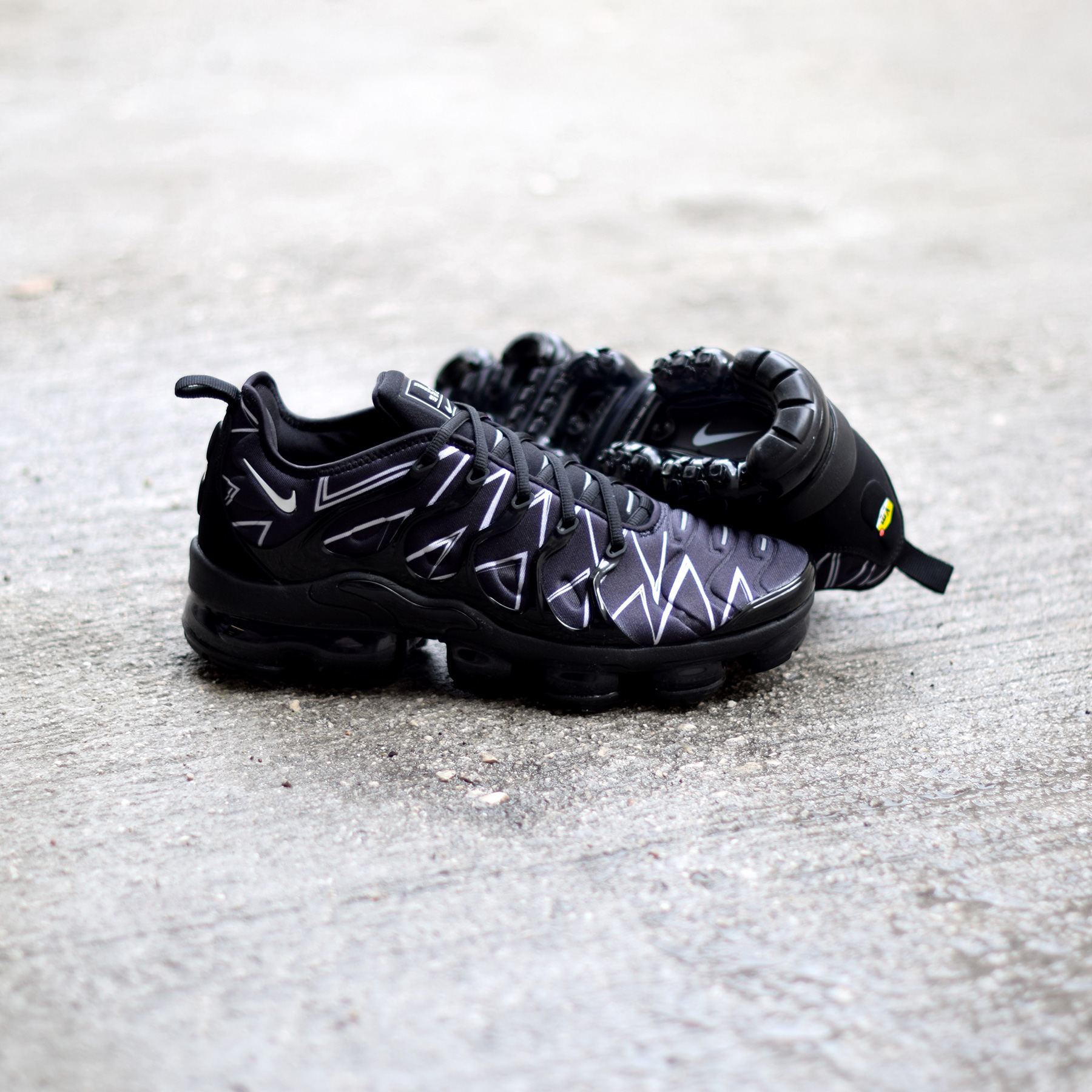 nike air vapormax plus zig zag