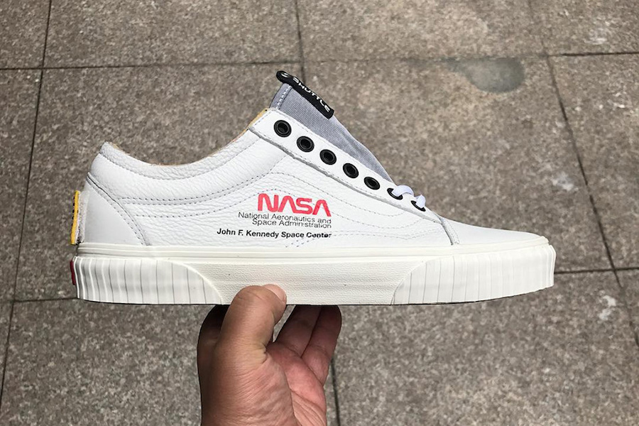 vans nasa blanche