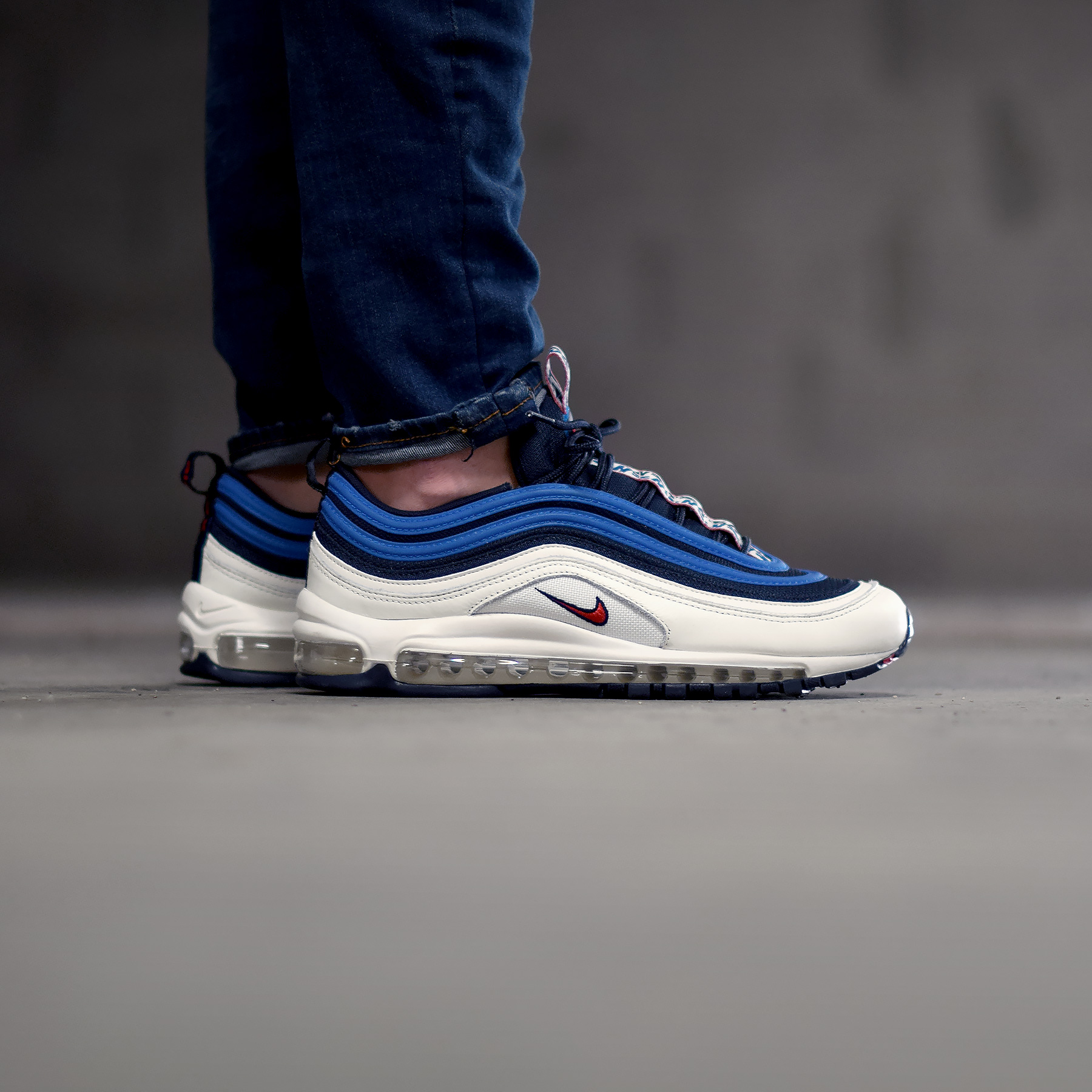 air max 97 pull tab on feet