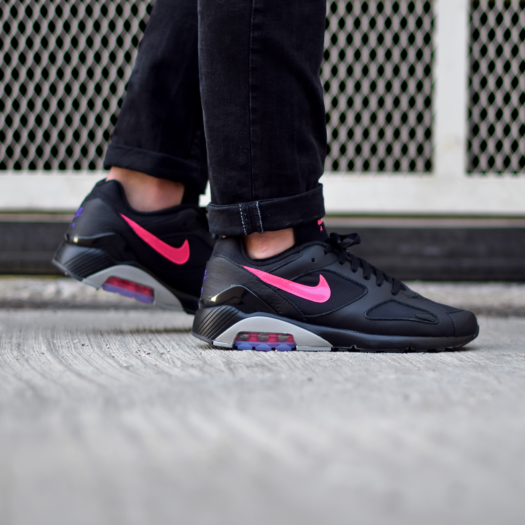 impactante despensa búnker Nike Air Max 180 Black/Pink Blast - Sneakers.fr