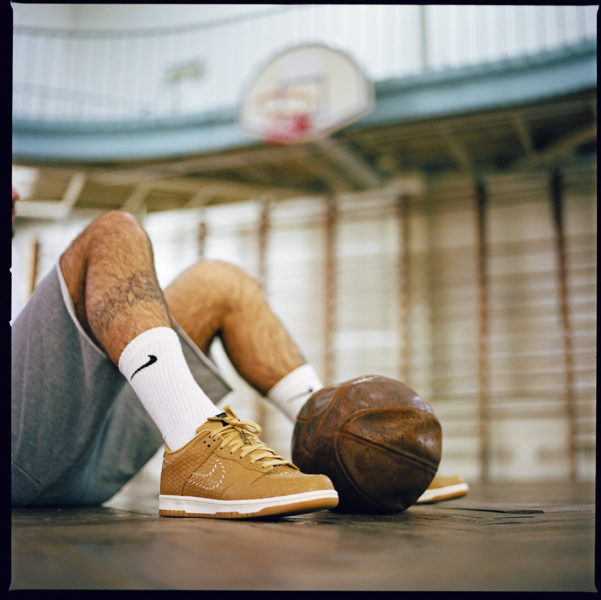 Nike pays homage to the world's oldest basketball court - Sneakers.fr
