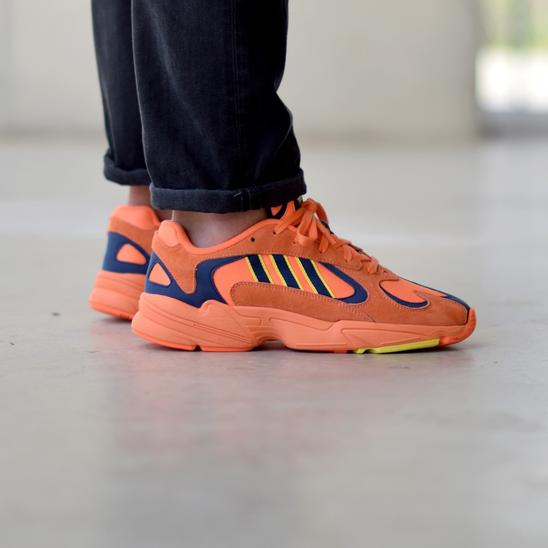Leia Día del Maestro Comparable adidas Yung-1 Hi-Res Orange - Sneakers.fr