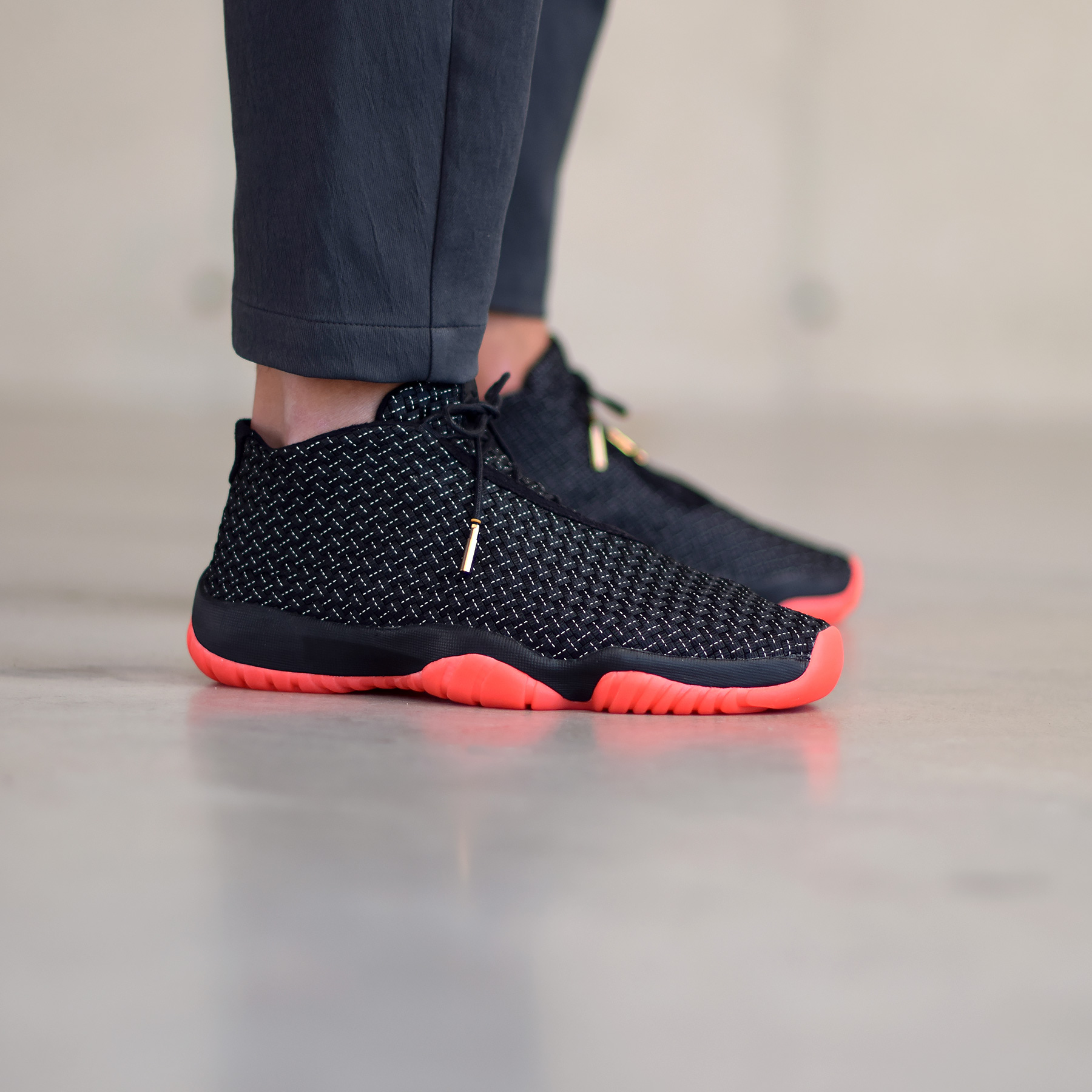 jordan future noir rouge