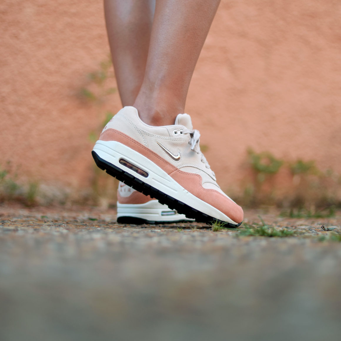 Nike WMNS Air Max 1 Premium SC Jewel Summit White/Metallic Gold -  AA0512-100 | Sneaker District