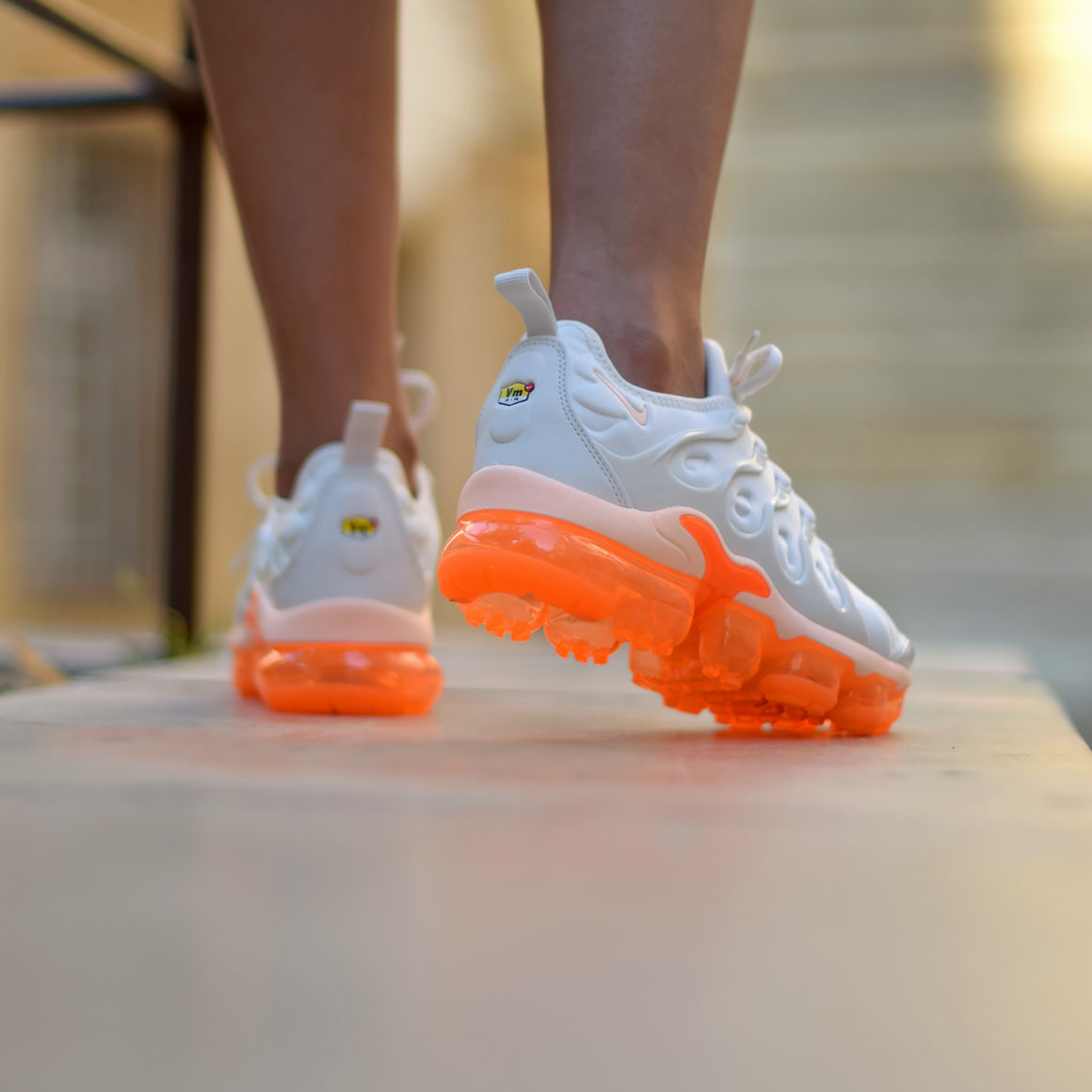 nike creamsicle shoes