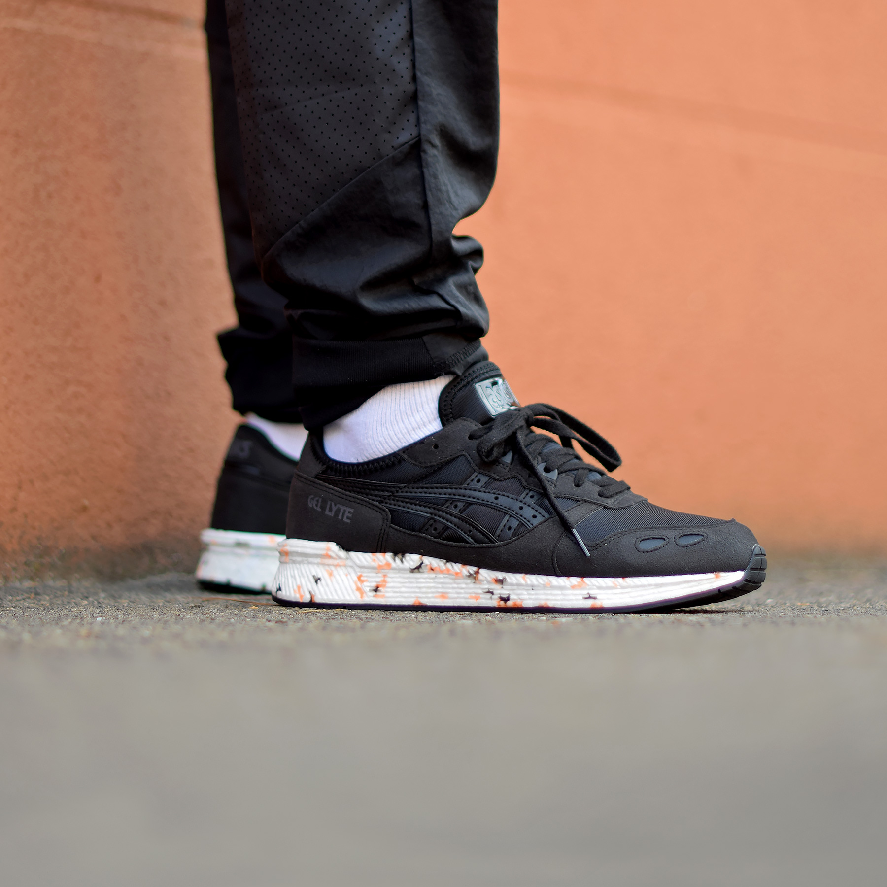Asics hyper gel lyte black hotsell