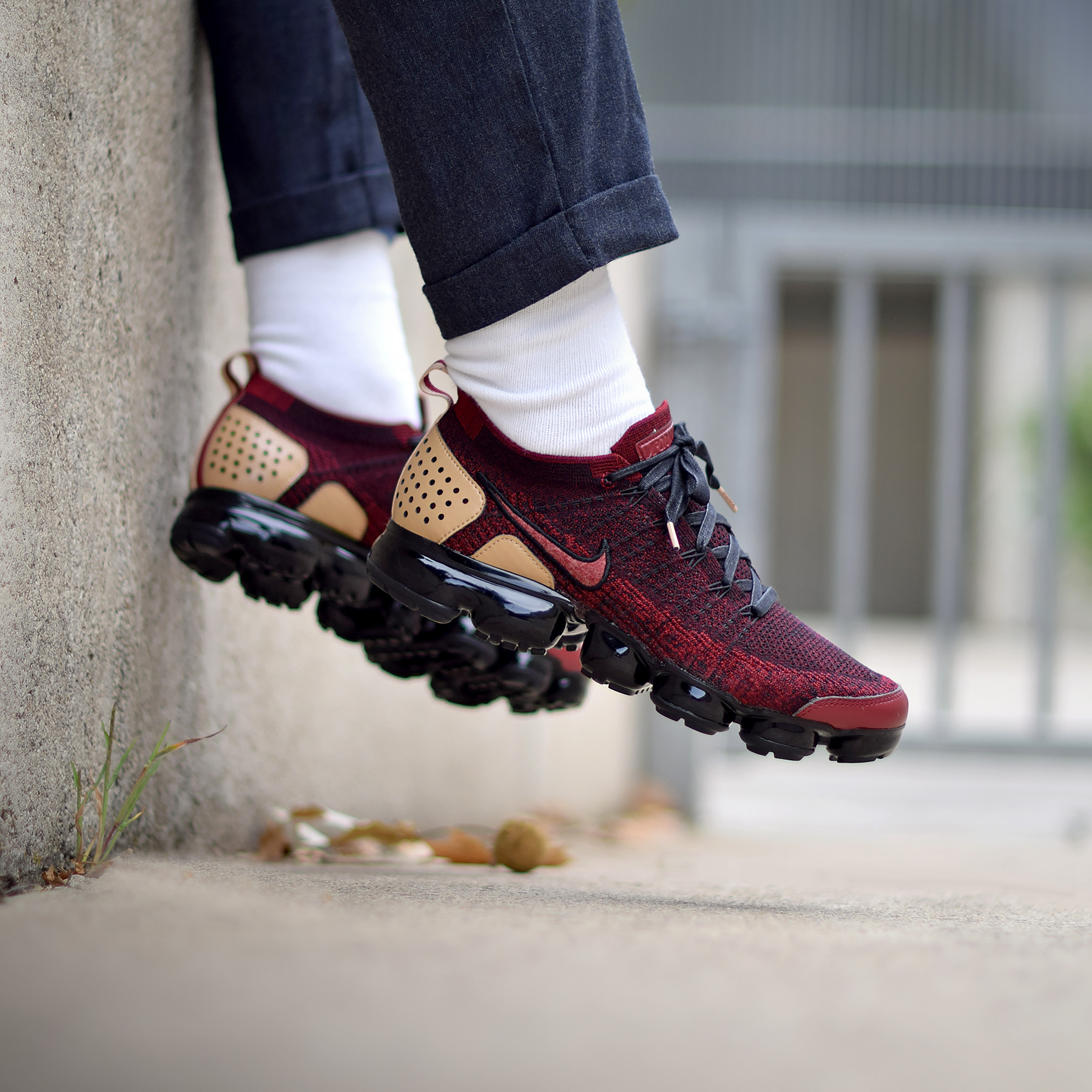 nike air vapormax red and black
