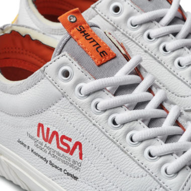 vans nasa blanche