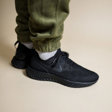Nike flyknit react triple black 2025