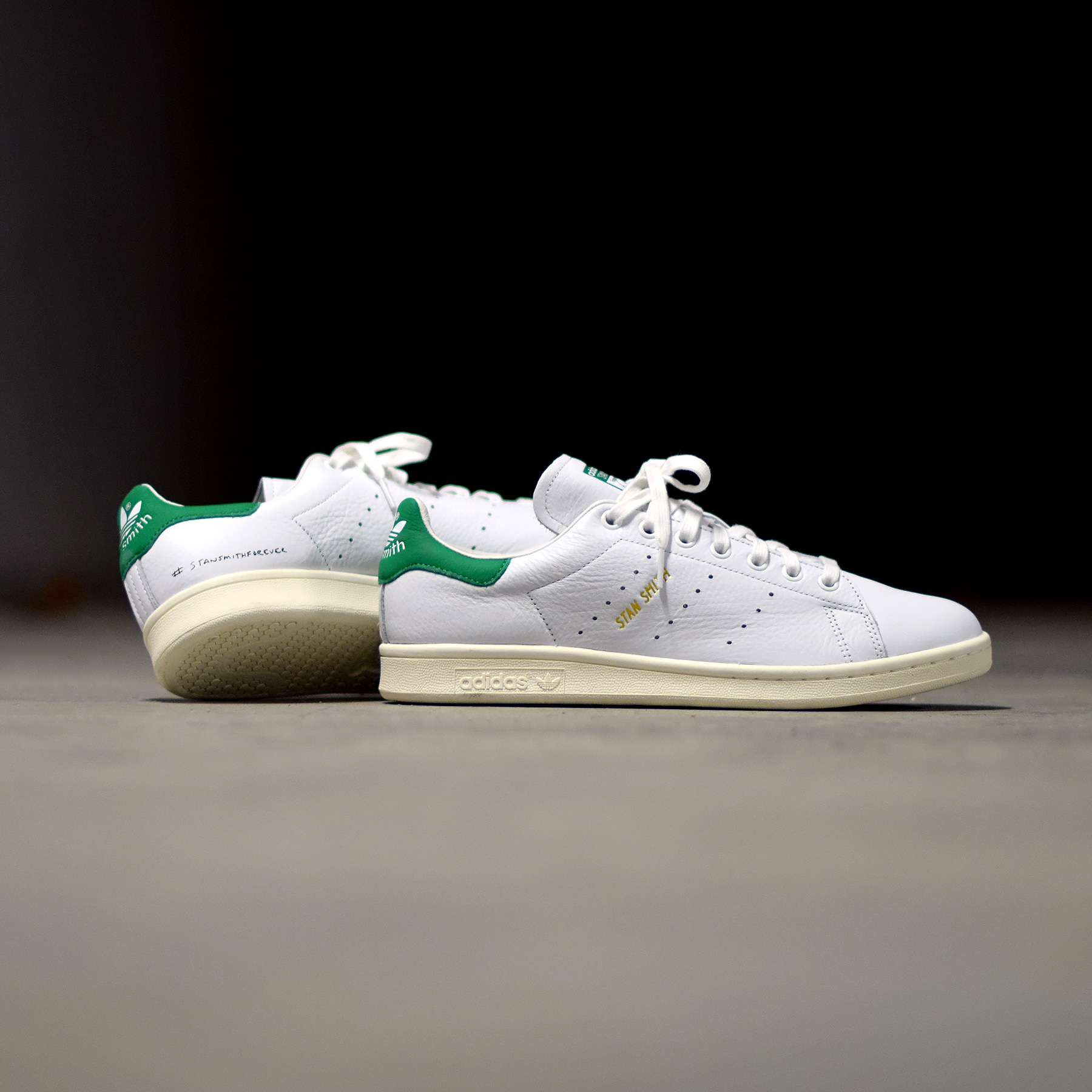 stan smith avec ecriture