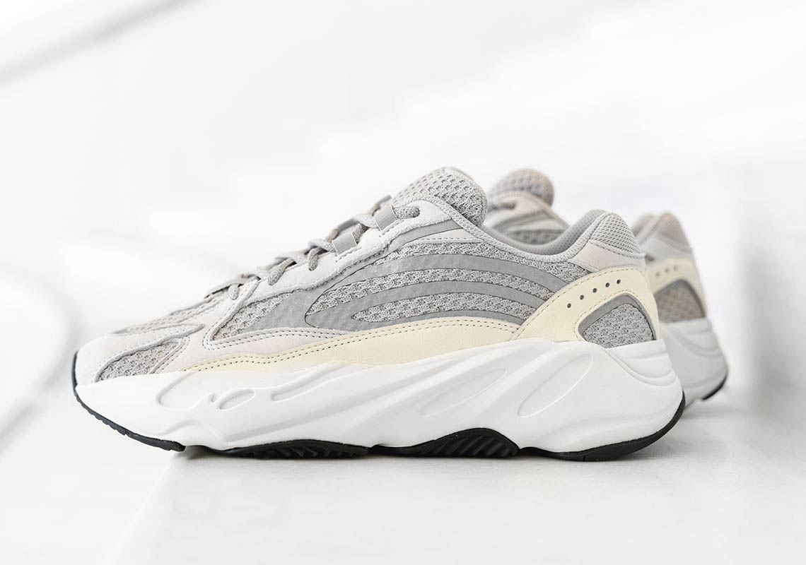 adidas yeezy 700 argent