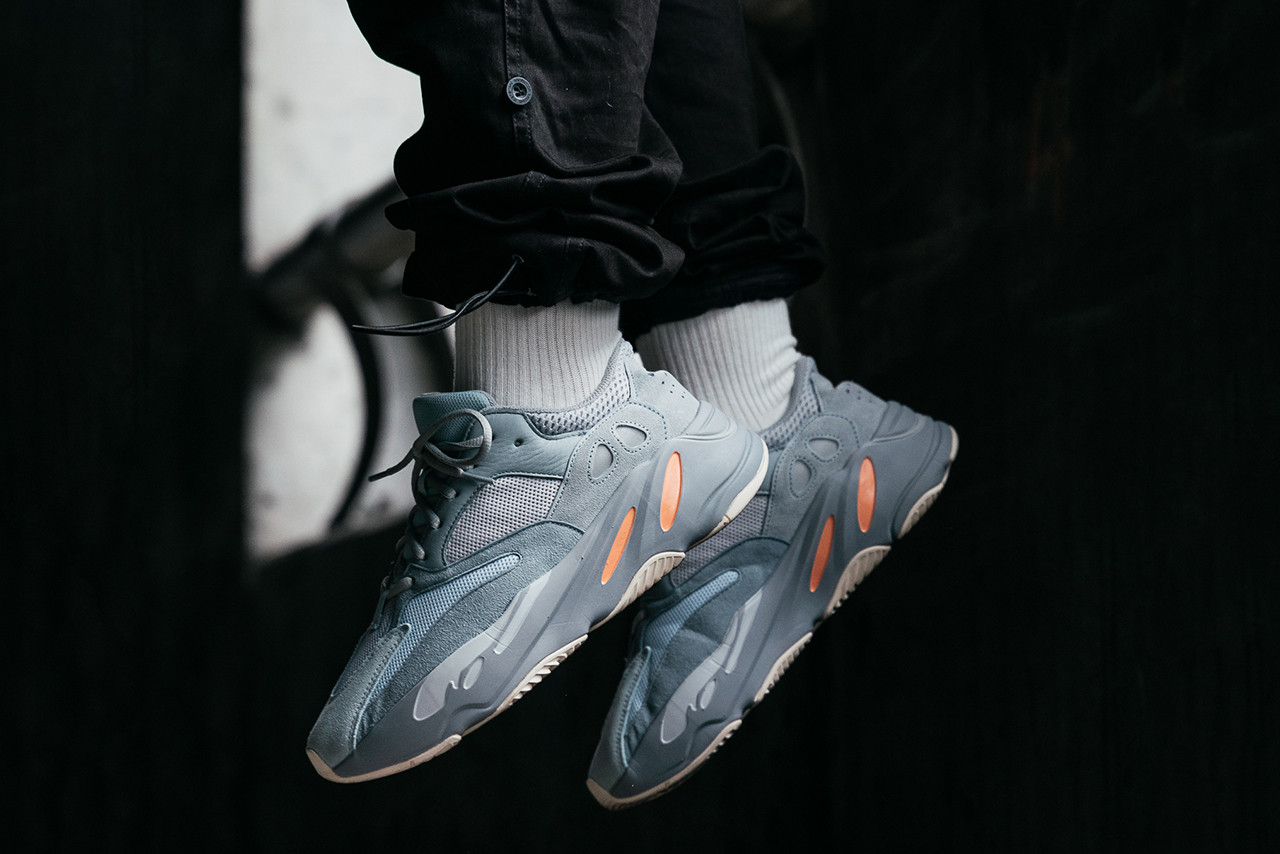 adidas yeezy 700 femme argent