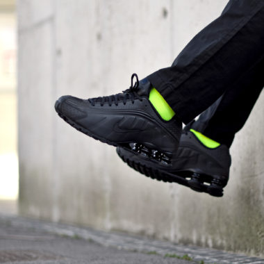 Nike Shox R4 Triple Black