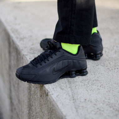 Nike Shox R4 Triple Black