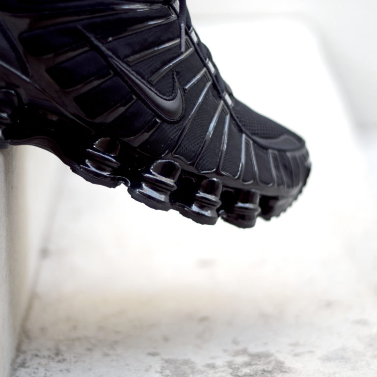 triple black shox tl