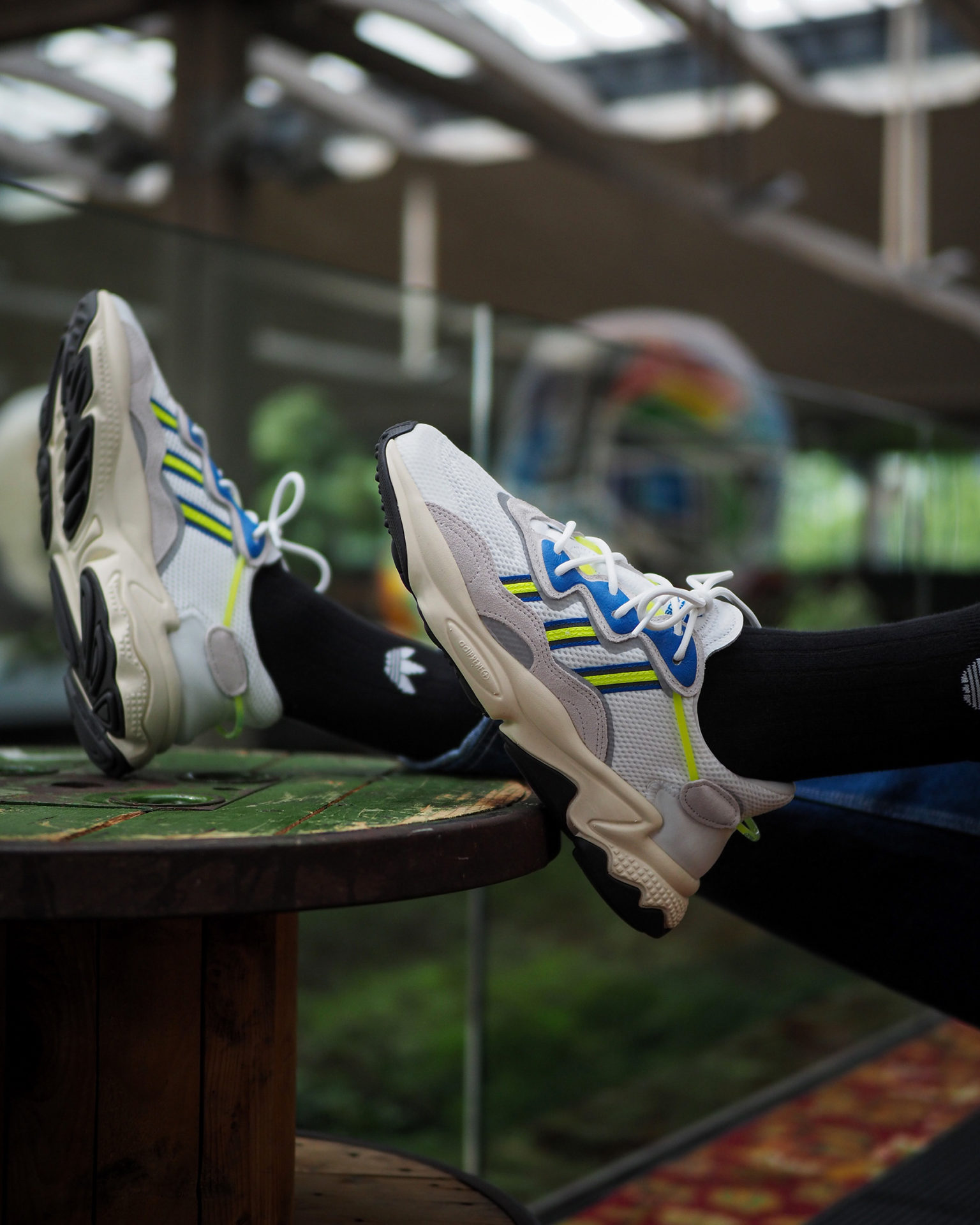 Adidas ozweego white neon yellow deals