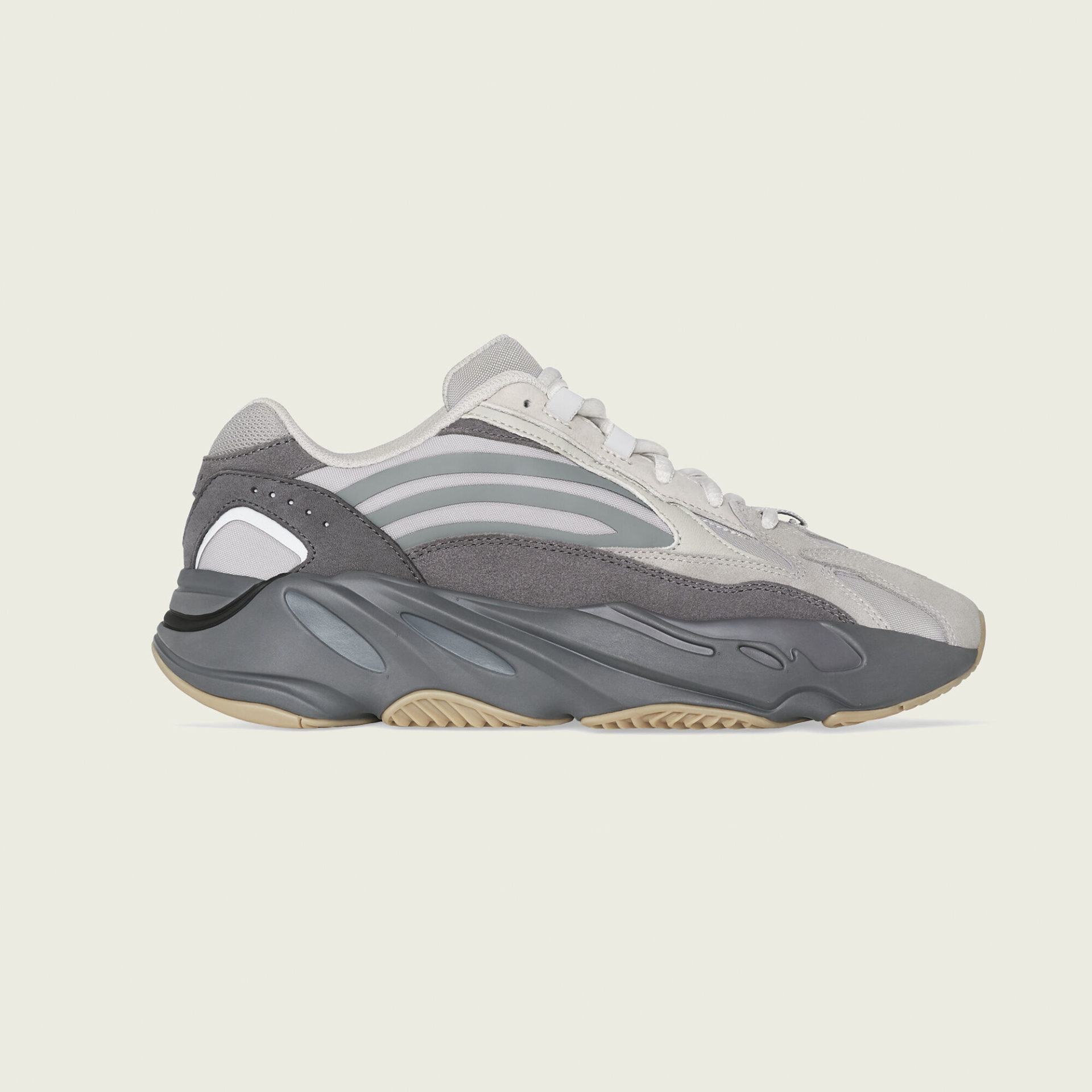 adidas yeezy 700 gris