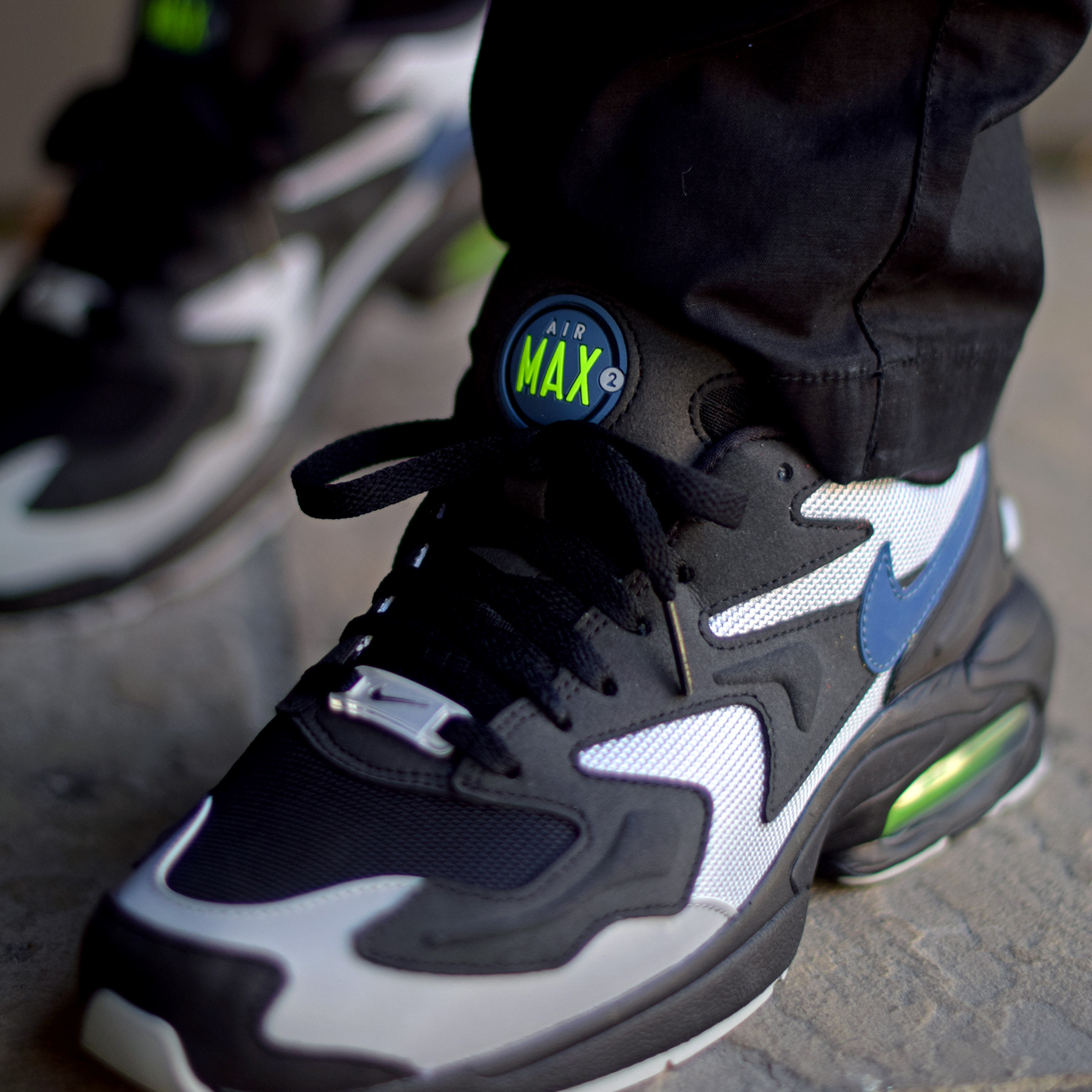 nike air max2 light black thunderstorm & volt