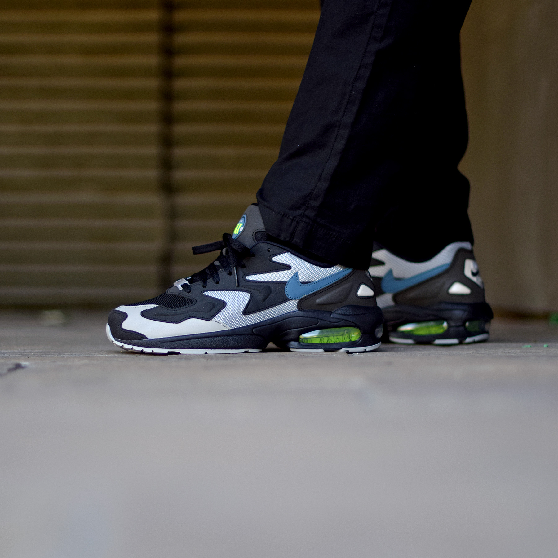 nike air max2 light black thunderstorm & volt