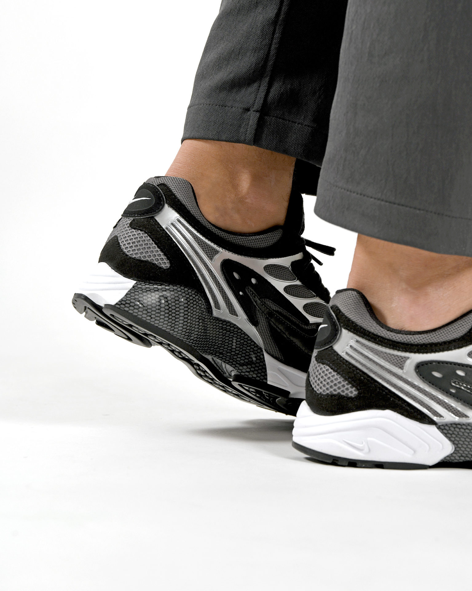 nike air ghost racer triple black