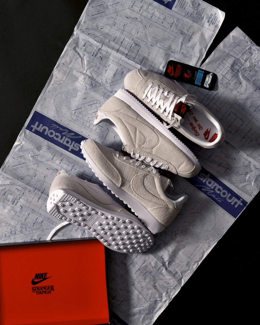 nike stranger things upside down