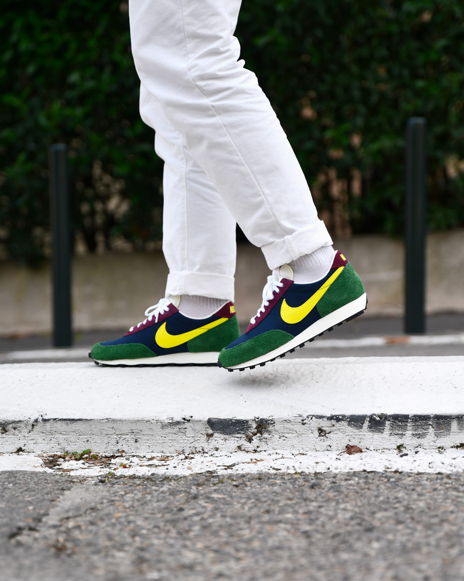 nike daybreak sneakers in beige and yellow