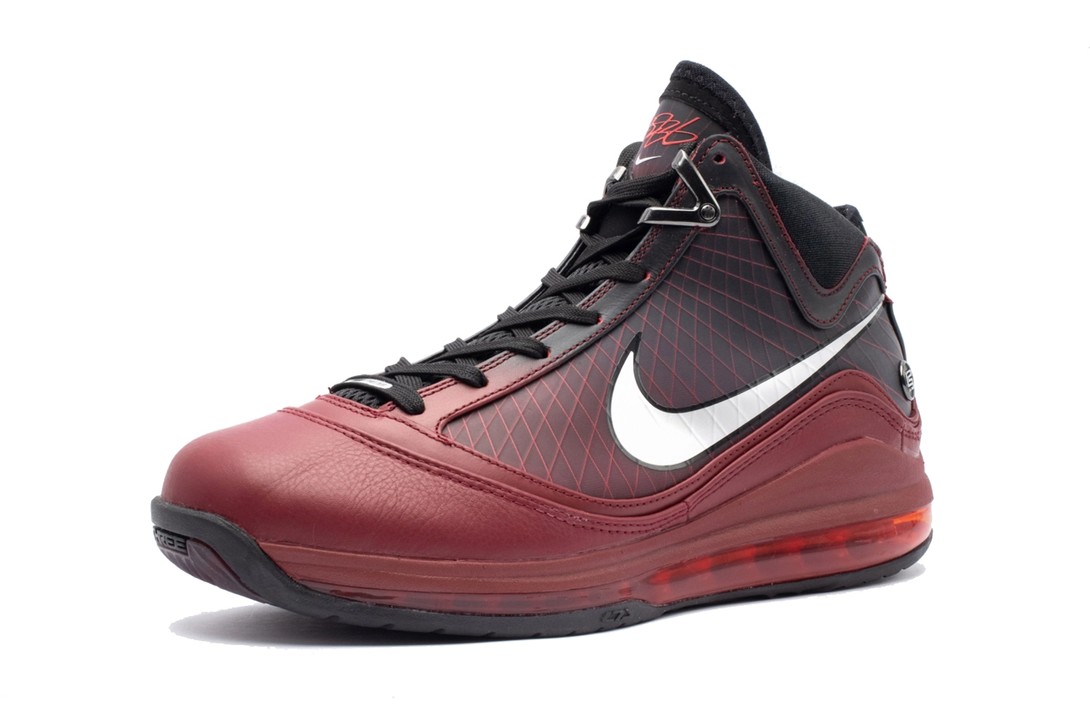 Nike LeBron 7 Retro “Christmas 