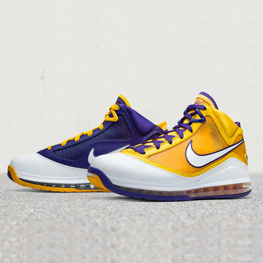 nike lakers sneakers