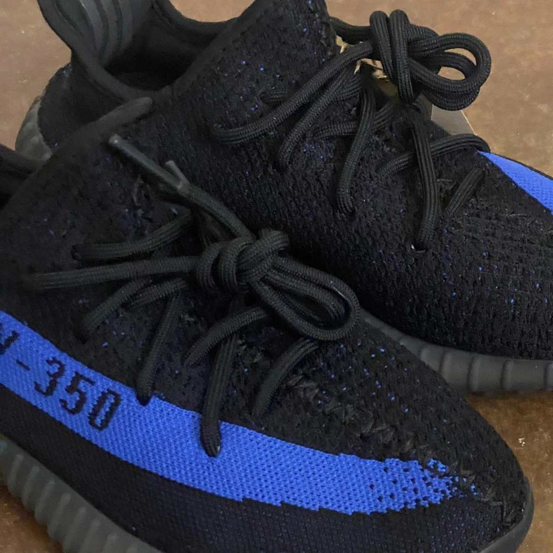 Yeezy Boost 350 Dazzling Blue - Sneakers.fr