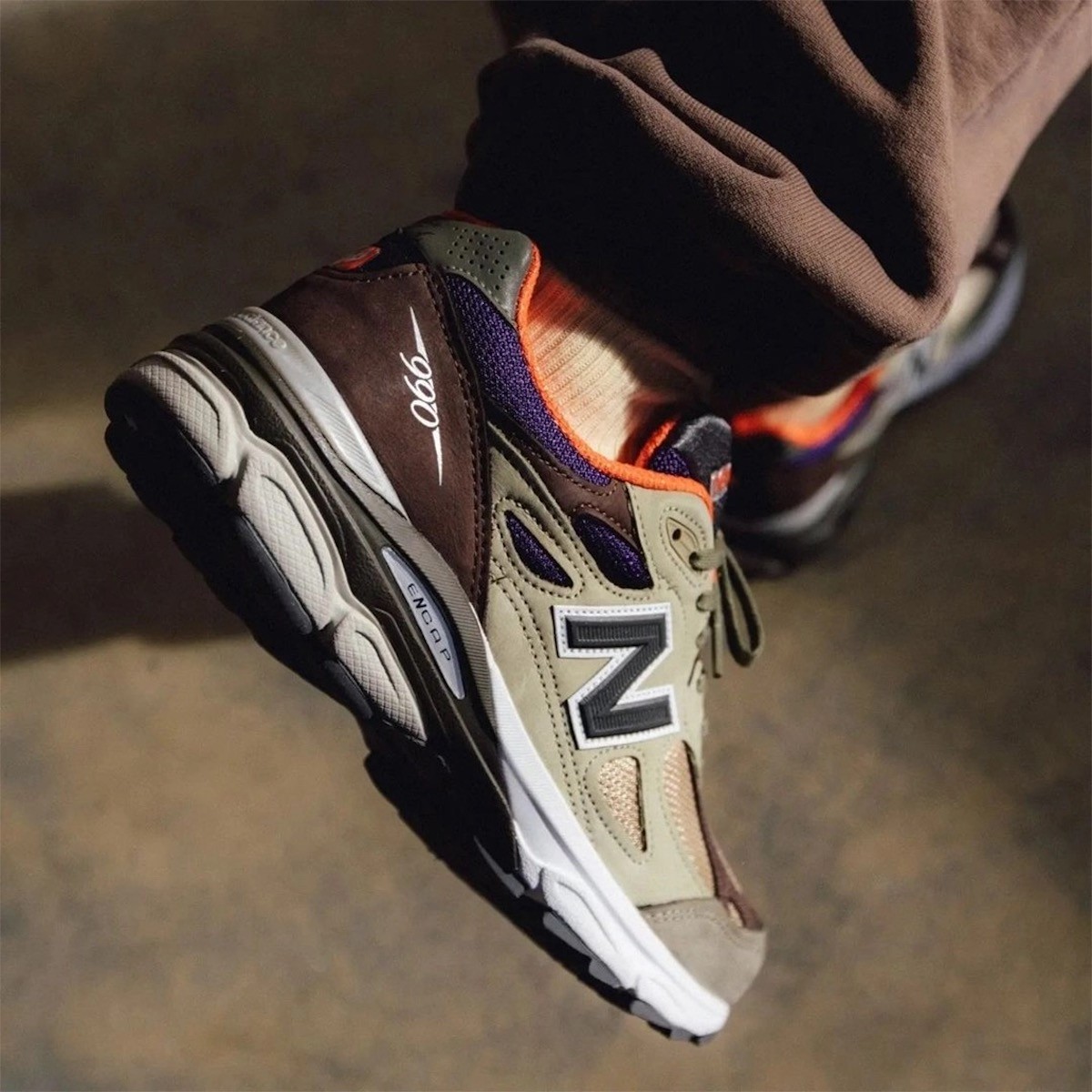 New Balance 990v3 Made In USA Olive - Sneakers.fr