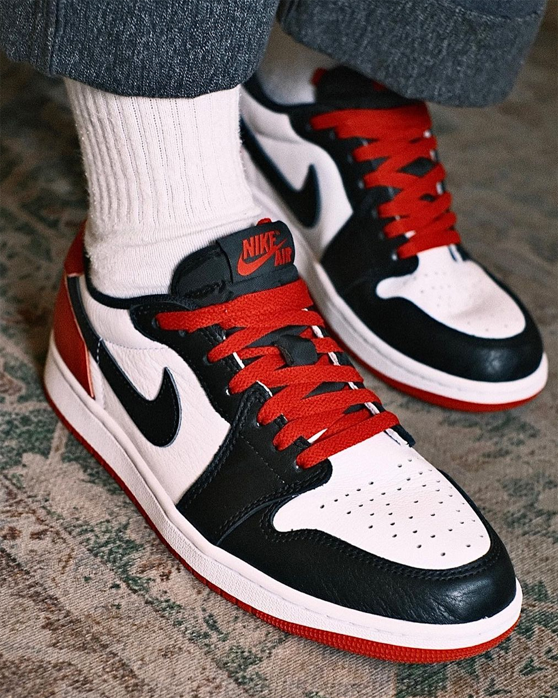 Air Jordan 1 Low OG Black Toe Sneakers