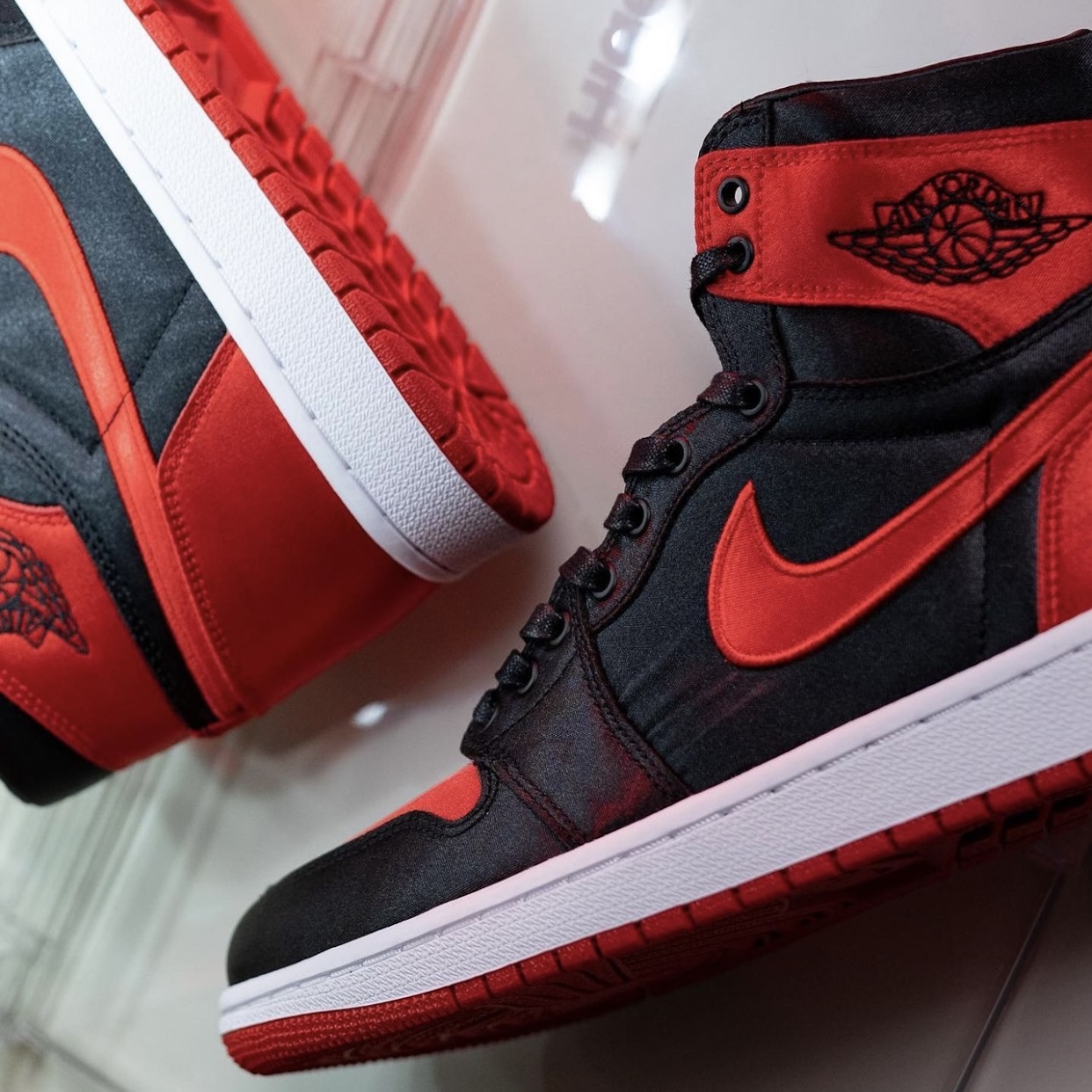 Nike air jordan satin deals