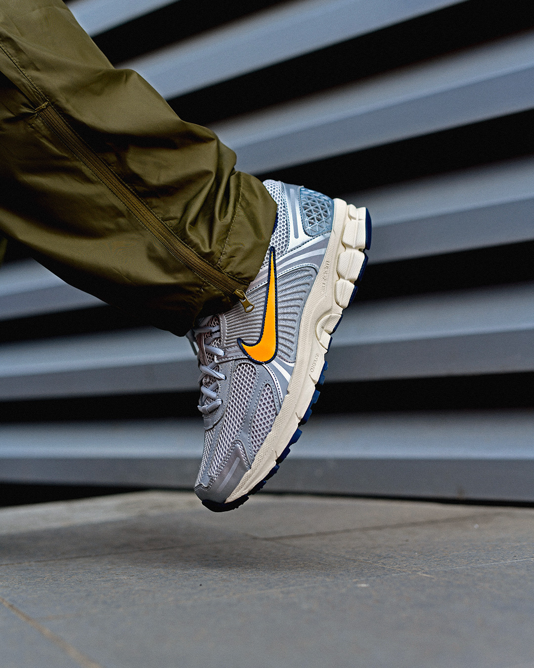 Nike vomero orange sale