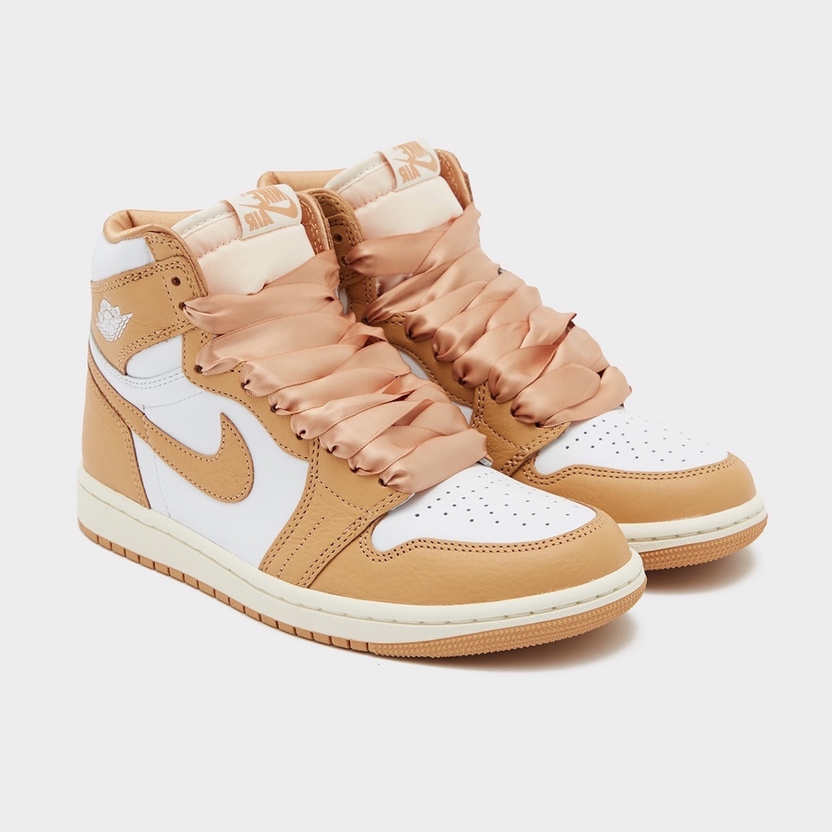 Air Jordan 1 Retro High OG Praline Sneakers