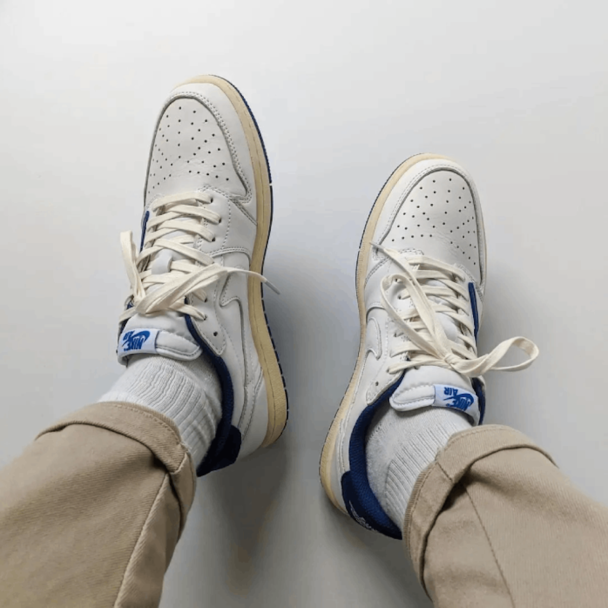 Fragment x Travis Scott x Air Jordan 1 Low - Sneakers.fr